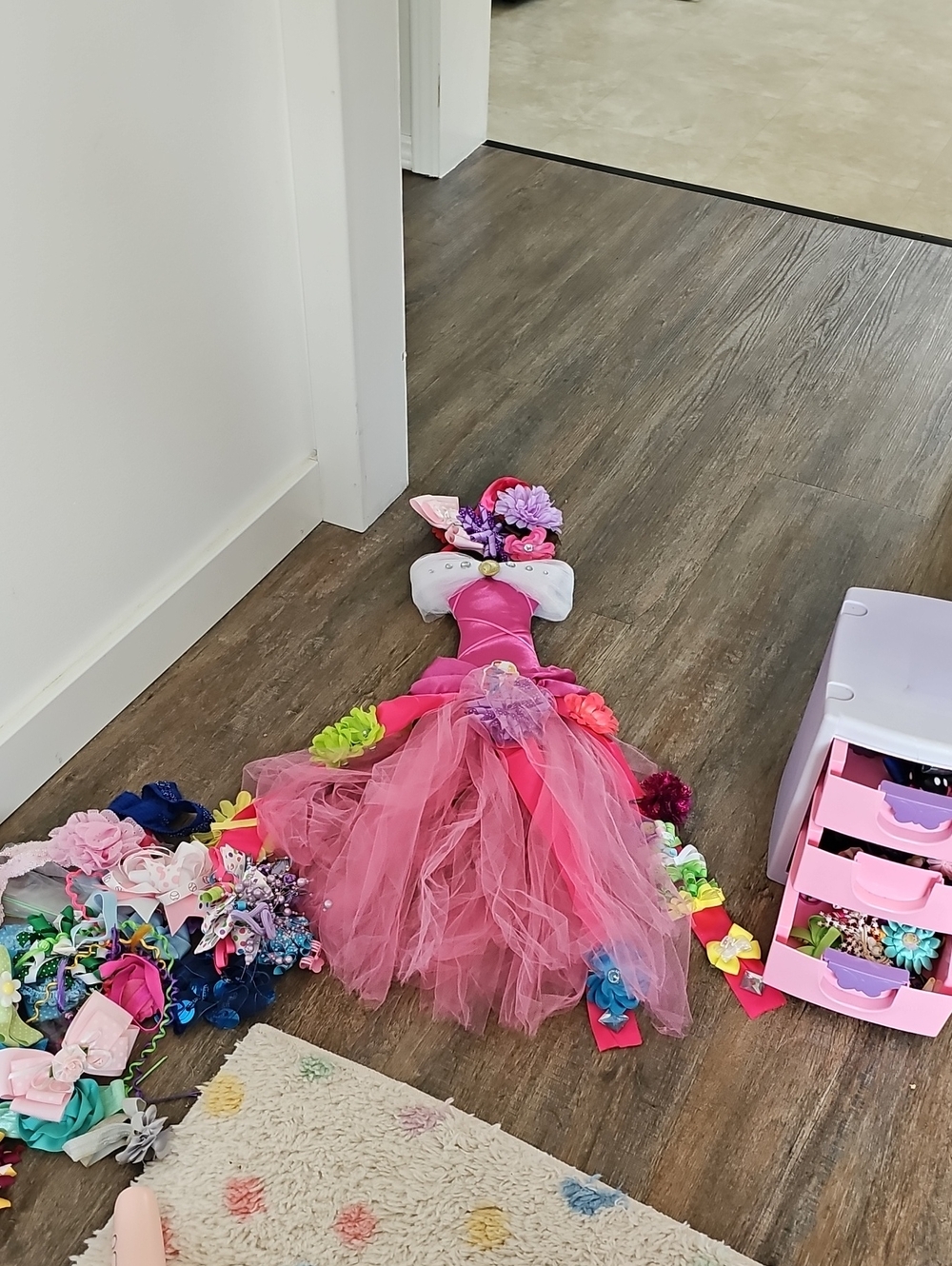 Girls Random Hair Bows Clips/ Hair Tie Lot W/ Cute Decorative Hanger For Them!
